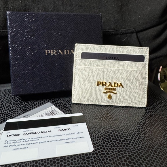 🔥Brand New🔥 Prada Bianco Card Holder with Gold Logo - Picture 1 of 8